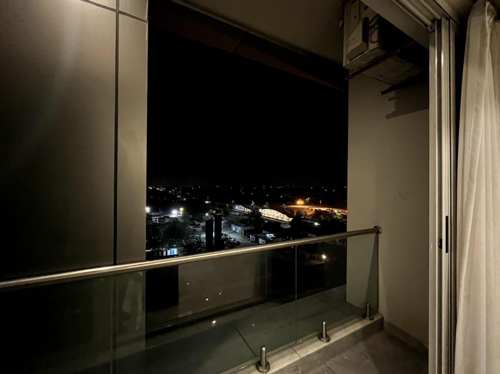 Modern 1-Bedroom On Top Floor With Scenic Views At Elysium Islamabad Bagian luar foto