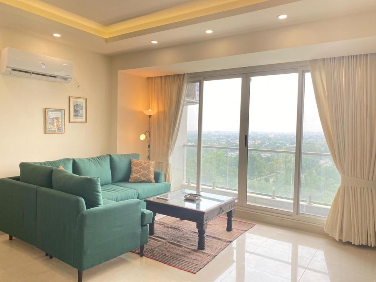 Modern 1-Bedroom On Top Floor With Scenic Views At Elysium Islamabad Bagian luar foto