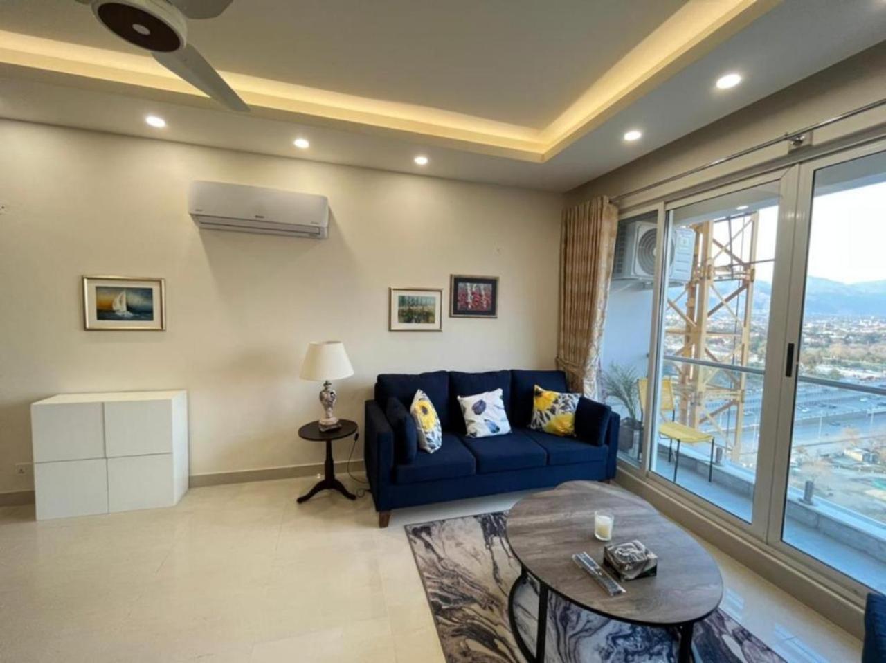 Modern 1-Bedroom On Top Floor With Scenic Views At Elysium Islamabad Bagian luar foto