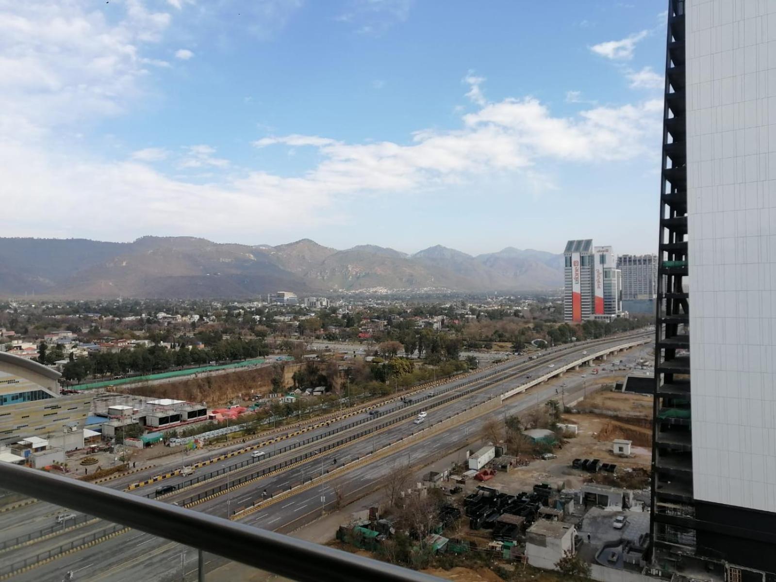 Modern 1-Bedroom On Top Floor With Scenic Views At Elysium Islamabad Bagian luar foto